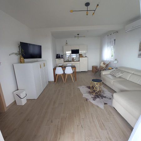 Apartmani Tin Starigrad Paklenica Zewnętrze zdjęcie