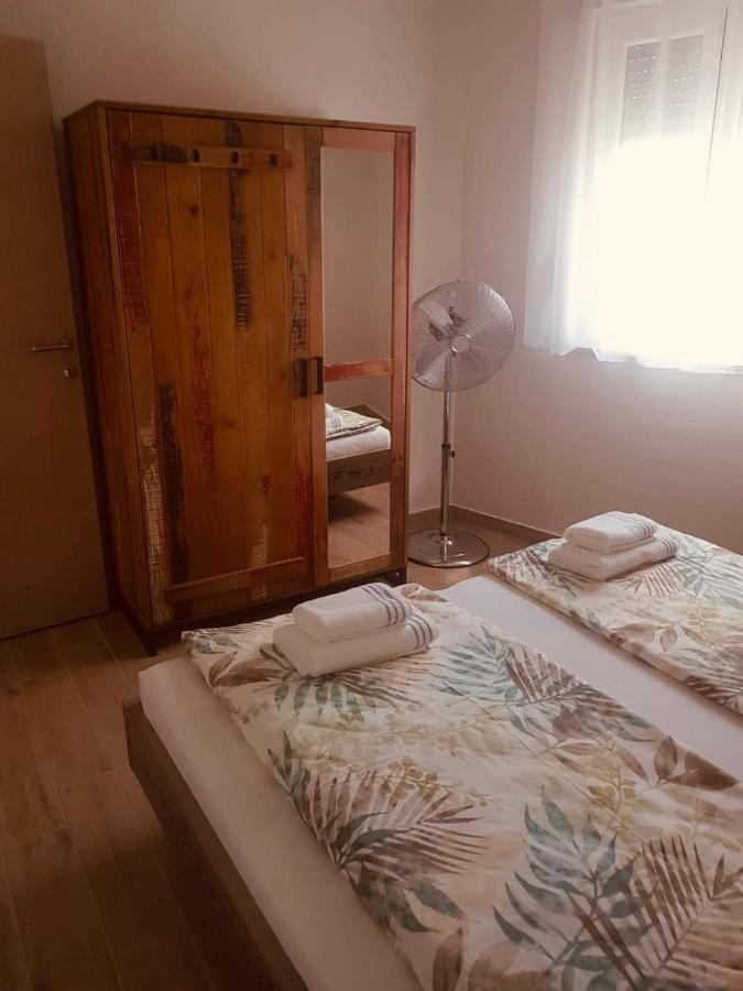 Apartmani Tin Starigrad Paklenica Zewnętrze zdjęcie